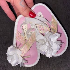 White infant sparkly flower sandals size 3